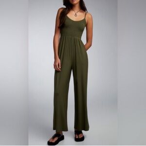 ❤️Wide leg smocked spaghetti strap jumpsuit with pockets